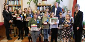 Könyvkirályavatás a gyermekkönyvtárban Lapozz a mókába!